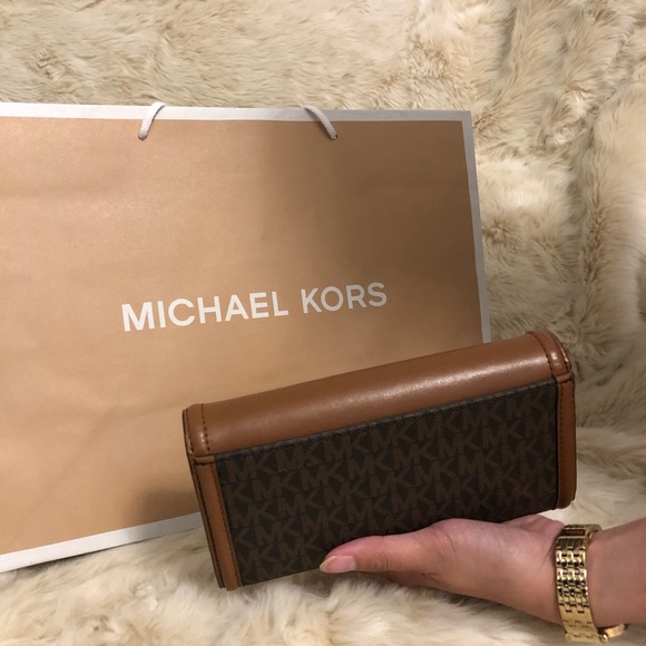 Michael Kors Fulton Large Flap Continental Wallet - Picture 4 of 4